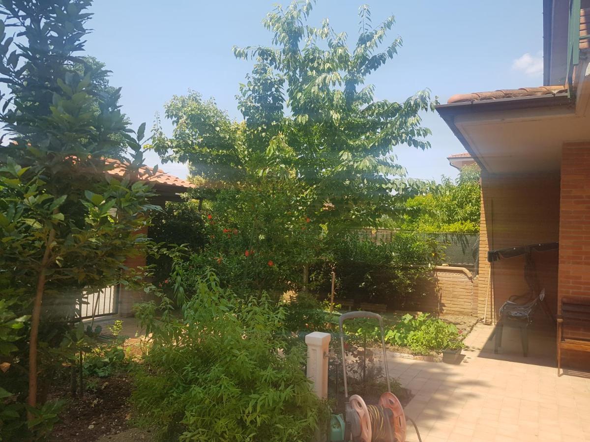 La Quercia Fiorita Hotel Trivolzio ภายนอก รูปภาพ