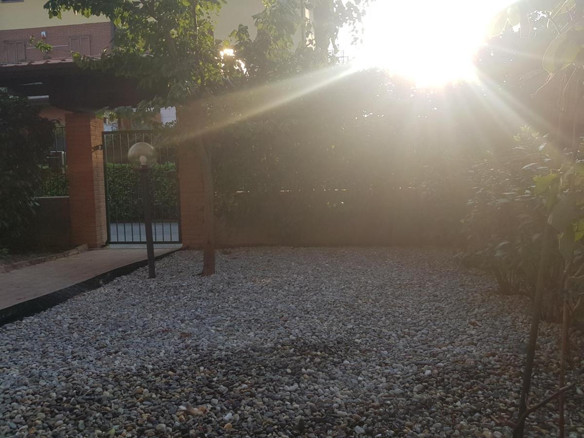La Quercia Fiorita Hotel Trivolzio ภายนอก รูปภาพ
