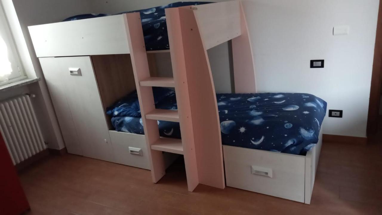 La Quercia Fiorita Hotel Trivolzio ภายนอก รูปภาพ