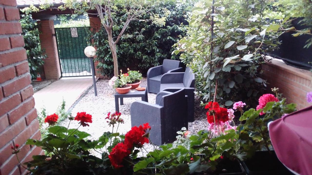 La Quercia Fiorita Hotel Trivolzio ภายนอก รูปภาพ